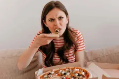 ¿Por qué nos enojamos cuando tenemos hambre? La ciencia del “hangry”