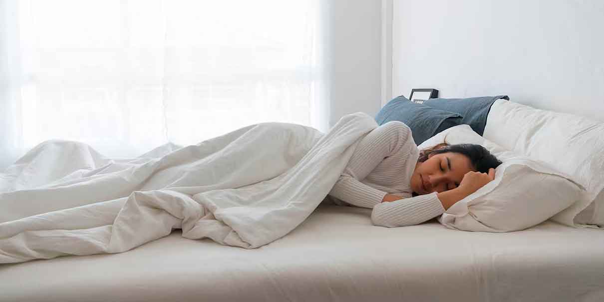 Dormir de lado: el cambio simple que puede aliviar apnea del sueño