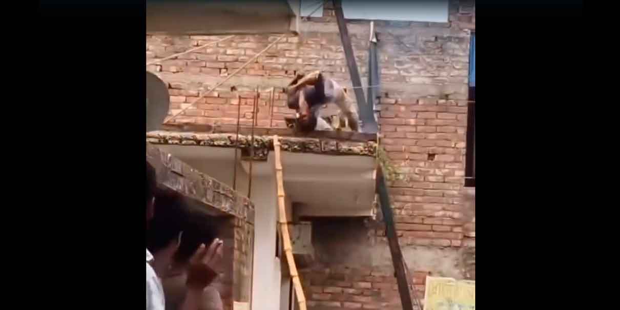 Albañil muere electrocutado al caer sobre cables de alta tensión en Narkel Bagan