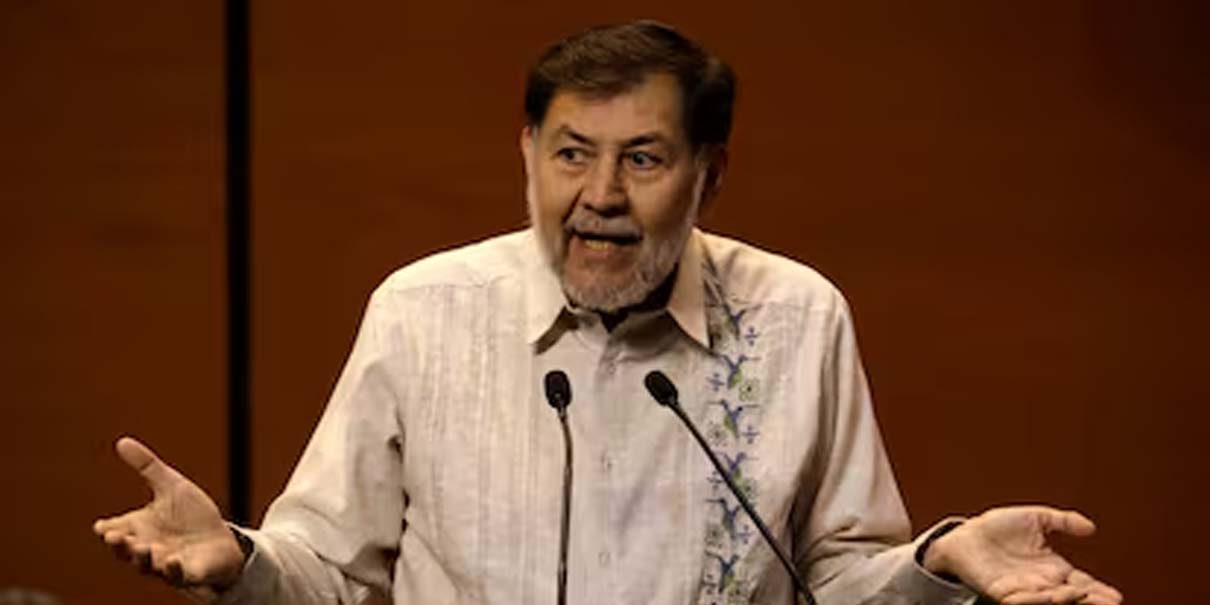 En Puebla, Noroña se enoja porque asistentes indígenas no hablan español