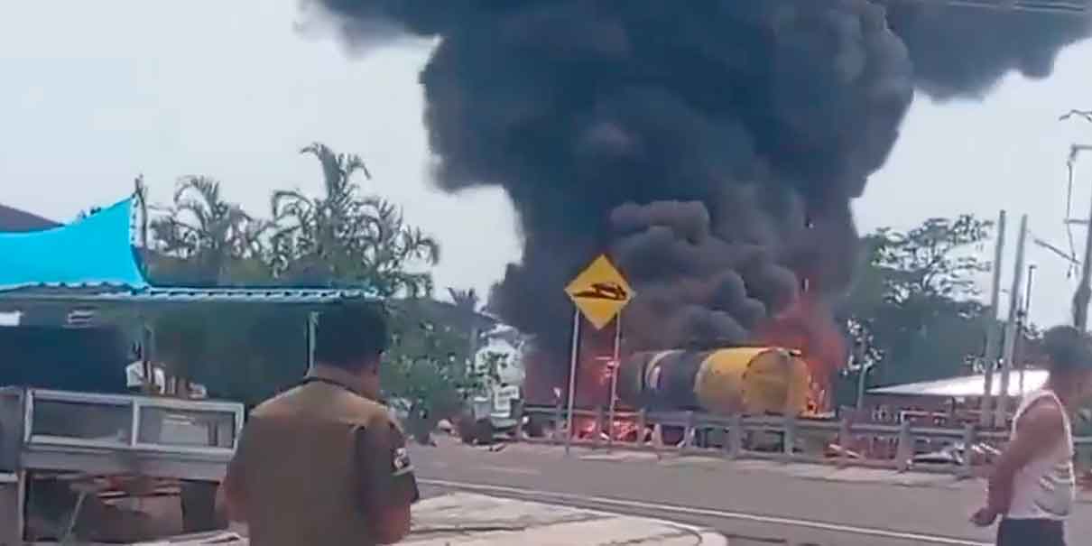 Explota pipa de combustible en la carretera Cárdenas-Coatzacoalcos