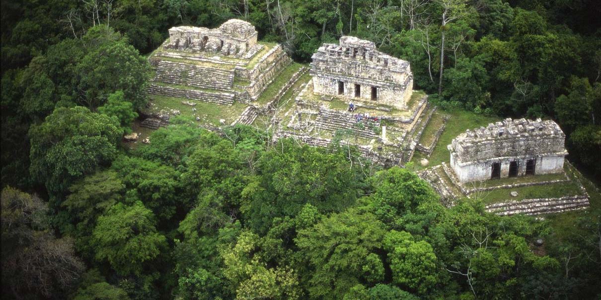 La increíble Zona Arqueológica de Yaxchilán: la ciudad maya oculta en la selva de Chiapas accesible solo por el río Usumacinta