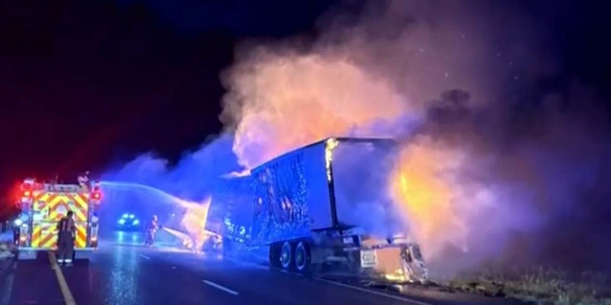 Tráiler con 39 migrantes huye de la Patrulla Fronteriza y se incendia en Texas