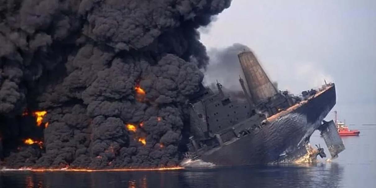 EEUU vuelve a atacar a Irán; explosiones inmovilizan dos petroleros en el estrecho de Ormuz