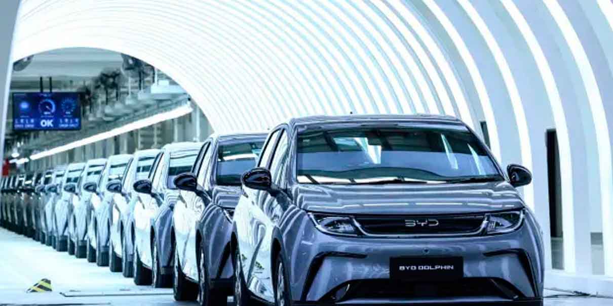 Otro país se revela a la ola automotriz china y prohíbe la venta de sus autos eléctricos 
