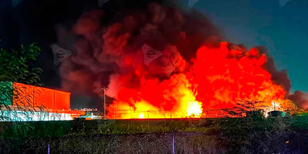 Tienditas se quedan sin Sabritas; incendio consume 57 vehículos de la empresa en Tamaulipas