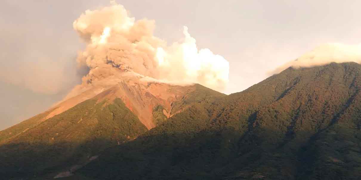 Volcán de Fuego entra en erupción: Guatemala declara alerta máxima y evacúa comunidades cercanas