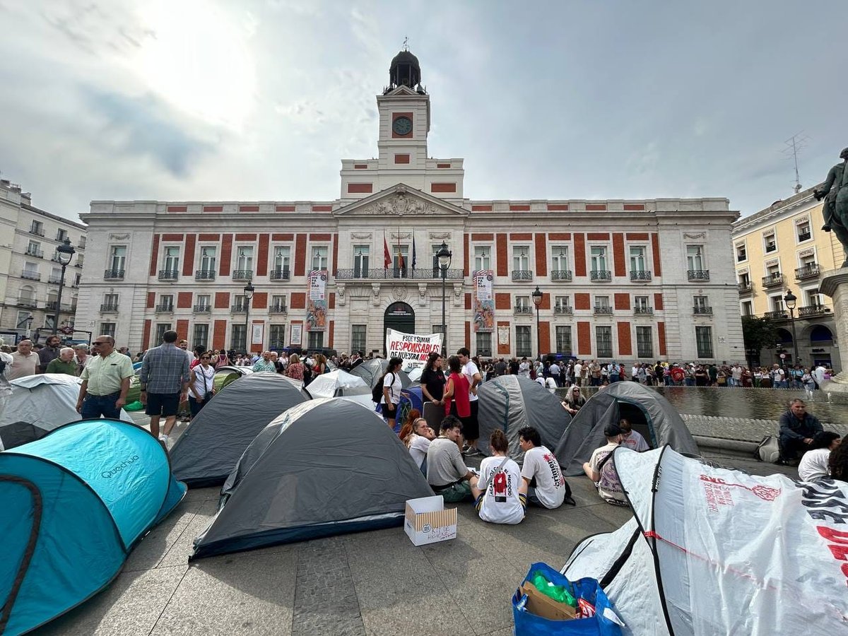 El "nuevo 15-M" acampa en la Puerta del Sol: Jóvenes exigen a Pedro Sánchez frenar la crisis de la vivienda