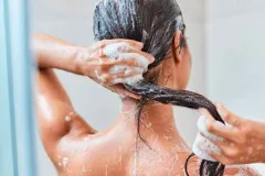 Sol, cloro y mar dañan el cabello: ¿sirve el ácido hialurónico?