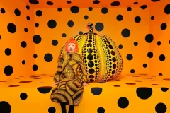 Muere Yayoi Kusama a los 97: convirtió lunares en infinito