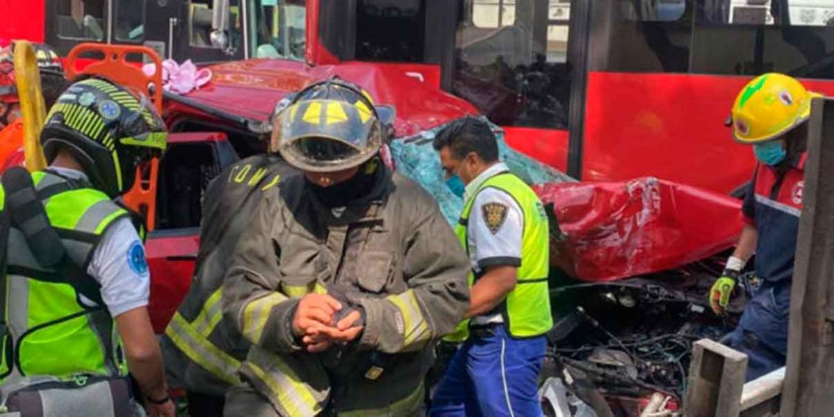 FOTOS. Conductor pierde el control y causa choque múltiple en Insurgentes Norte