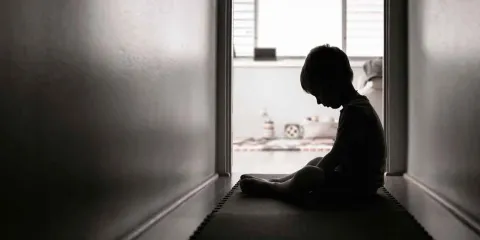 Depresión paterna impacta el comportamiento de los hijos en la escuela