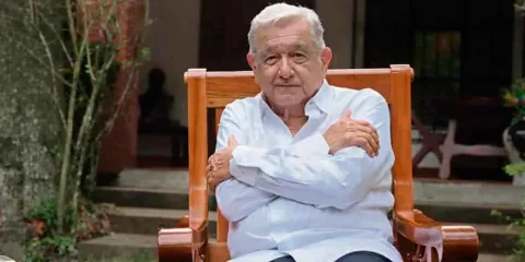 Reportan hospitalización de AMLO por afección cardíaca