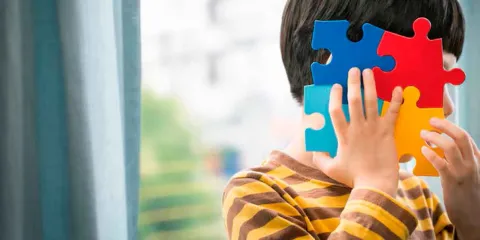 Hallazgo histórico: identifican dos subtipos de autismo que cambiarían la medicina