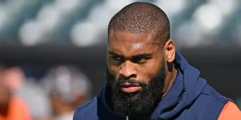 Jonathon Cooper se declara inocente de cargos por violencia doméstica