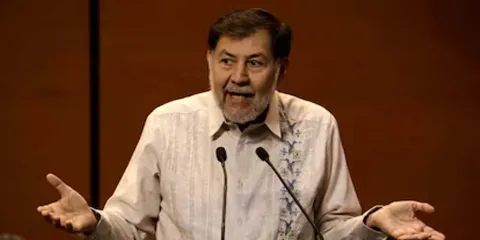 En Puebla, Noroña se enoja porque asistentes indígenas no hablan español