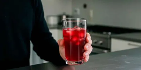 ¿Quieres cuidar tu hígado? Esta fruta contiene antioxidantes que llaman la atención de los expertos
