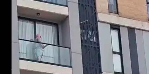 IMÁGENES SENSIBLES. INDIGNACIÓN por presunto abuso sexual de menor en balcón de Bogotá