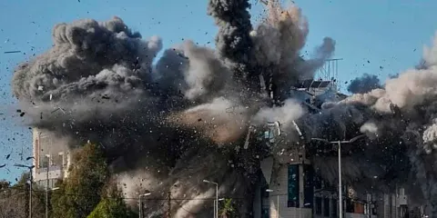 Israel y Hezbolá acuerdan alto al fuego tras intensos combates