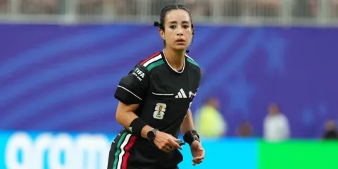 Katia Itzel García hace historia como árbitra central en un Mundial