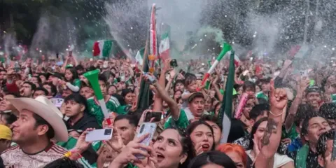 Sheinbaum llama a la afición mexicana a recoger su basura durante celebraciones y pide respeto
