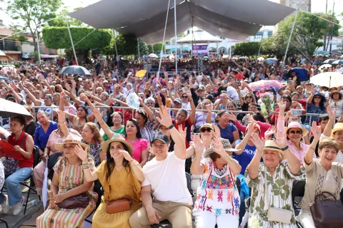 Más de 12 mil personas celebraron el Día de las Madres en Jiutepec con rifas, música en vivo y reconocimientos a las madres del municipio.