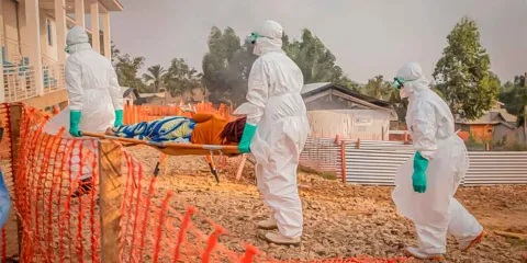 Qué es el ébola, cómo se contagia y por qué el brote actual preocupa al mundo