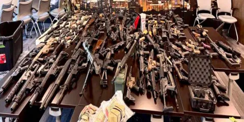 EE.UU. intercepta arsenal con destino a México; decomisan rifles Barrett, AR-15 y pistolas Glock