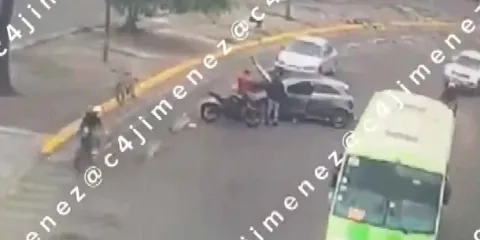IMÁGENES SENSIBLES. Ejecutan a dos presuntos extorsionadores frente a las letras de Tepito