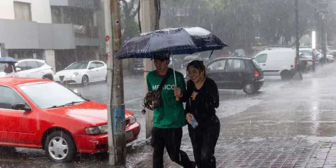 Huracán Genevieve reforzará lluvias y oleaje en estos estados de México