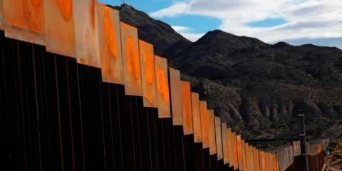 Muro Inteligente con IA, torres de vigilancia y más se construye en la zona fronteriza 