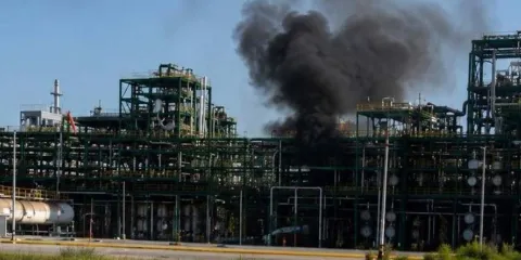Nueva fuga en la refinería Olmeca provoca conato de incendio en Dos Bocas