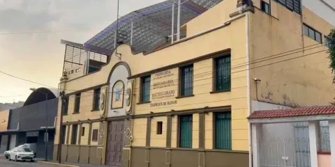 SEP ordena cerrar escuelas militarizadas en México
