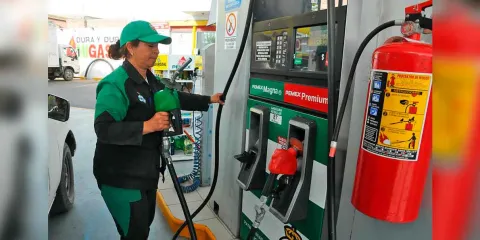 Sheinbaum garantiza gasolina en 24 pesos y diésel en 27 pese al alza internacional del petróleo