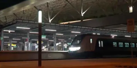 Tren Maya sufre falla eléctrica y deja varados a pasajeros por 5 horas 