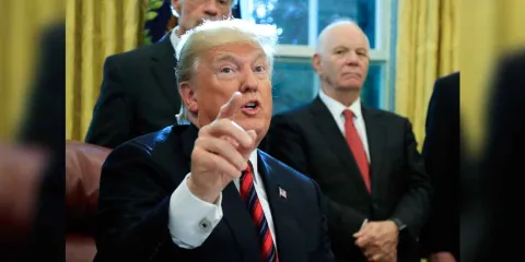 Trump amenaza con controlar el Estrecho de Ormuz y cobrar un peaje del 20%