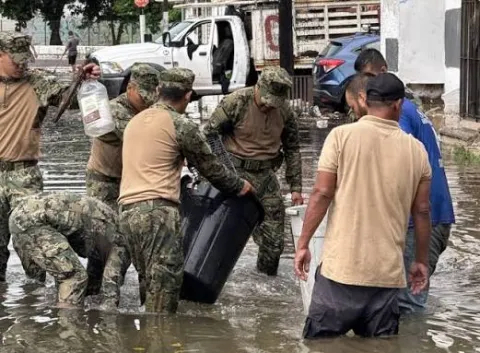 Activa la Semar el Plan Marina en Fase de Auxilio tras intensas lluvias en Mazatlán