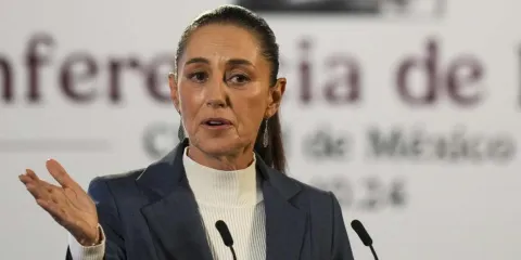 Sheinbaum defiende derecho de réplica
