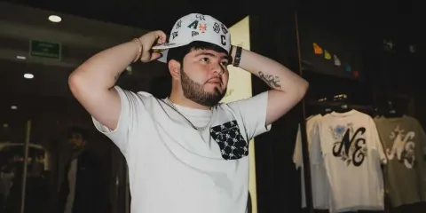 Hieren a Víctor Valverde, cantante de ‘El mayor de los ranas’, durante ataque en restaurante de Culiacán