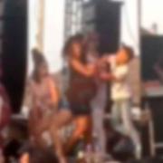 VIDEO. Por perrear en escenario, hombre golpea brutalmente a su novia EMBARAZADA