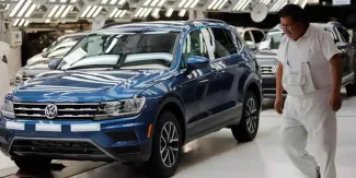 Volkswagen recortará 100 mil puestos y ajusta producción a nivel mundial
