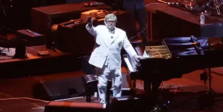 Elton John se despide de México con un emotivo y nostálgico concierto en el Estadio Azteca