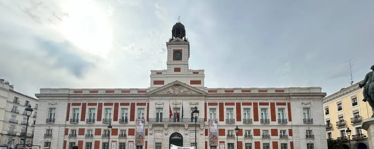 El "nuevo 15-M" acampa en la Puerta del Sol: Jóvenes exigen a Pedro Sánchez frenar la crisis de la vivienda